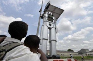 Роботы регулируют движение в Киншасе
