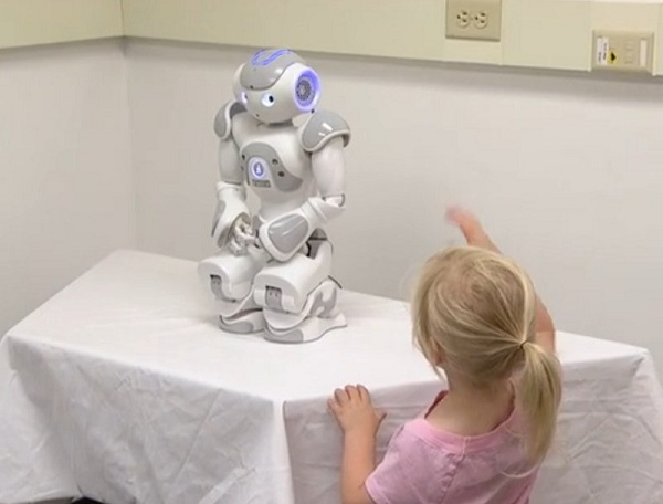 Роботы помогают детям аутистам