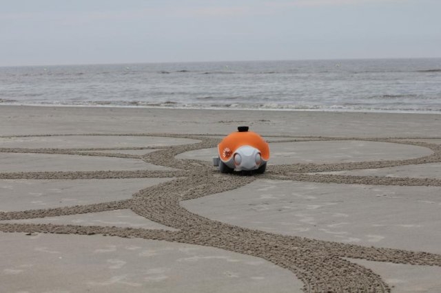 Компания Disney Research Zurich создала робота, который рисует на песке
