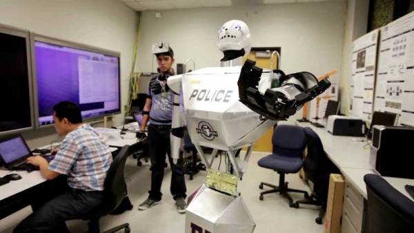 Роботы-полицейские проходят испытания