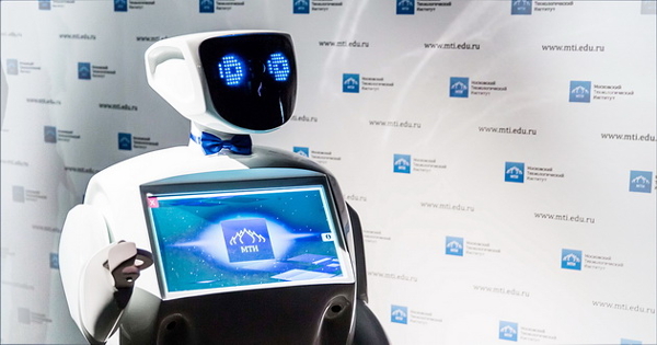 В Оренбурге робот читает лекцию