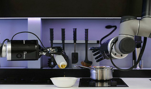 Компания Moley Robotics представила нового кухонного робота