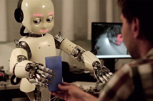 Роботов с искусственным интеллектом учат понимать человеческий язык