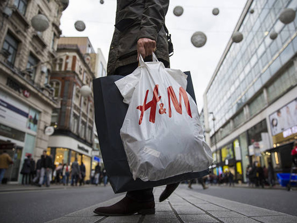 Компания H&M планирует вернуть покупателей с помощью искусственного интеллекта